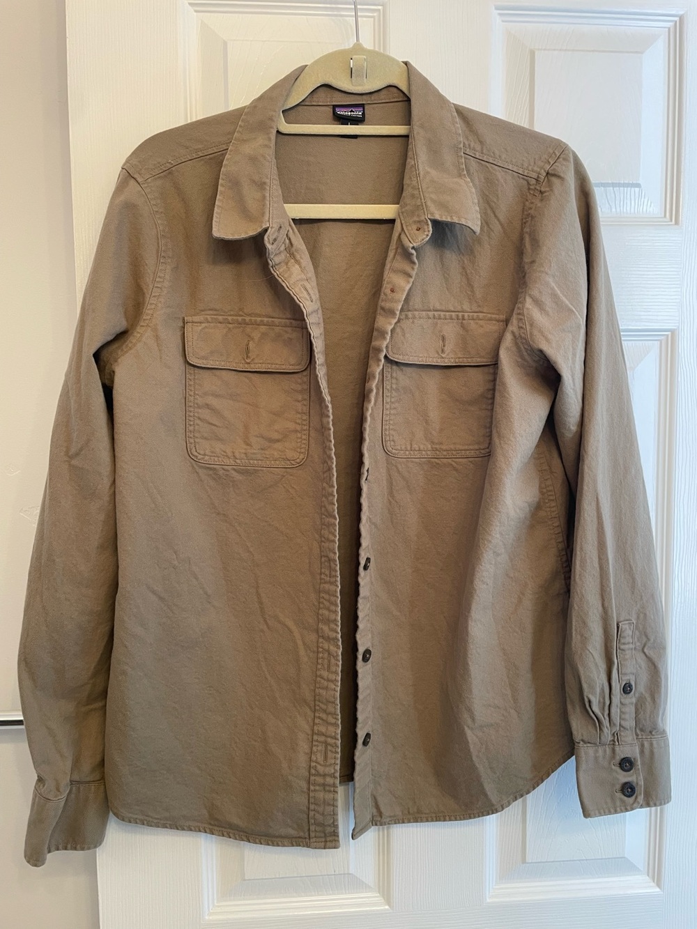 Patagonia women's Long-Sleeve Shirt khaki green brushed cotton shirt.